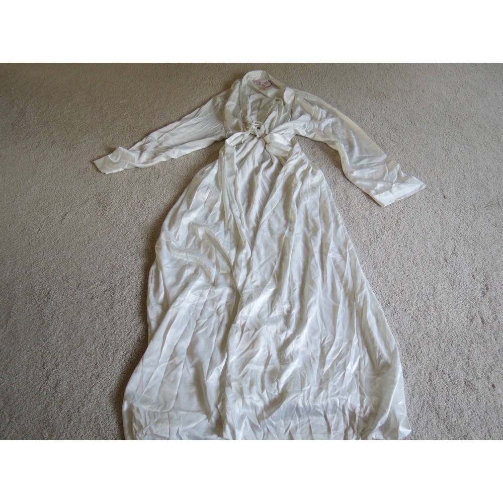 Victoria's Secret White Nightgown Robe Size M/L NWT 6202